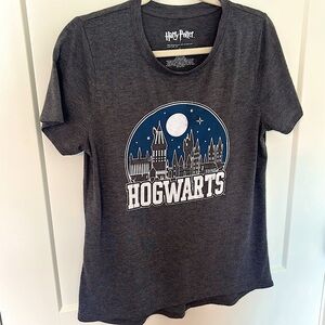 Harry Potter™️ HOGWARTS™️ • charcoal gray • women’s crew neck t-shirt • size XL